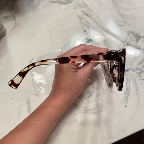 Oversized Square Leopard Print Frame Sunglasses - Picture 3 of 5